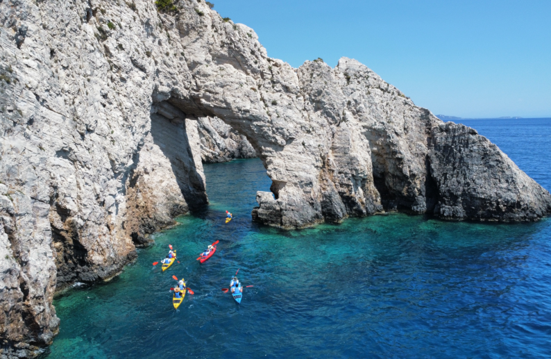 Outdoor activities - Zakynthos - Outdoor Activity of sea kayaking at Keri Caves