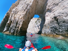 Tour with sea kayaks under Keri arch - Zakynthos