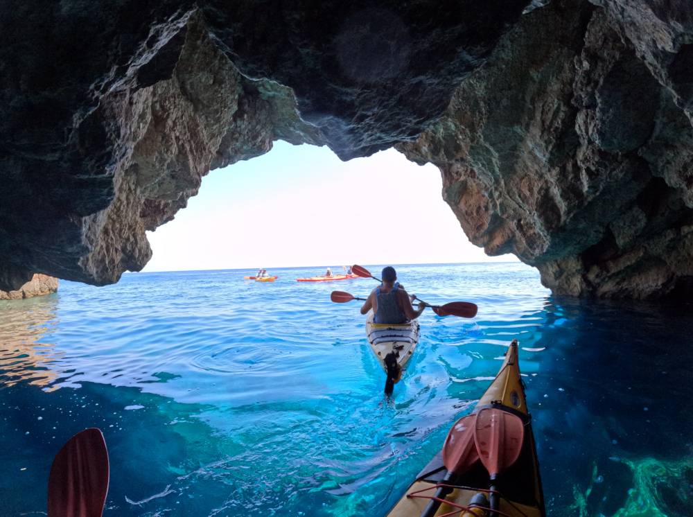 Tour with kayaks at Blue Caves - Zakynthos